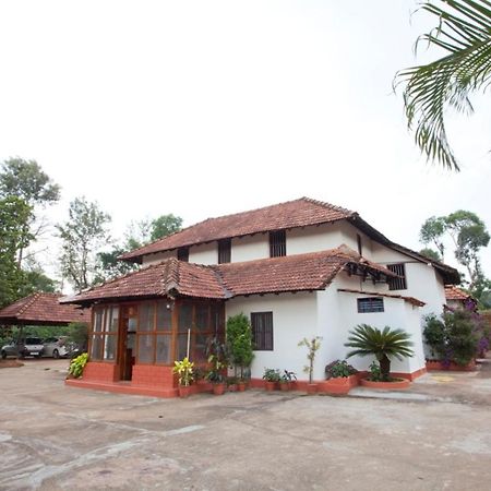 Sardar Bahadur'S Heritage Bungalow Estate Stay Napoklu Kültér fotó