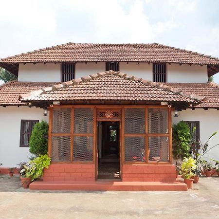 Sardar Bahadur'S Heritage Bungalow Estate Stay Napoklu Kültér fotó