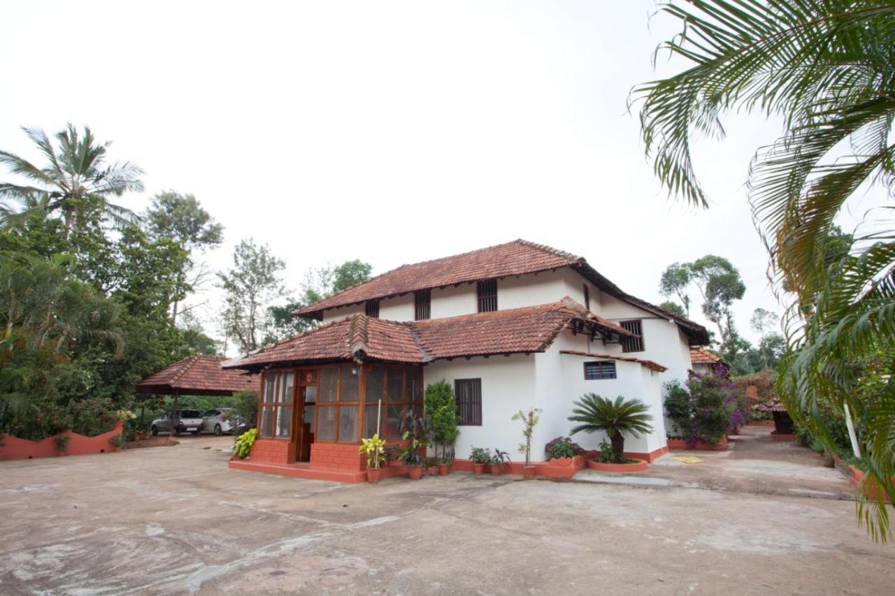 Sardar Bahadur'S Heritage Bungalow Estate Stay Napoklu Kültér fotó