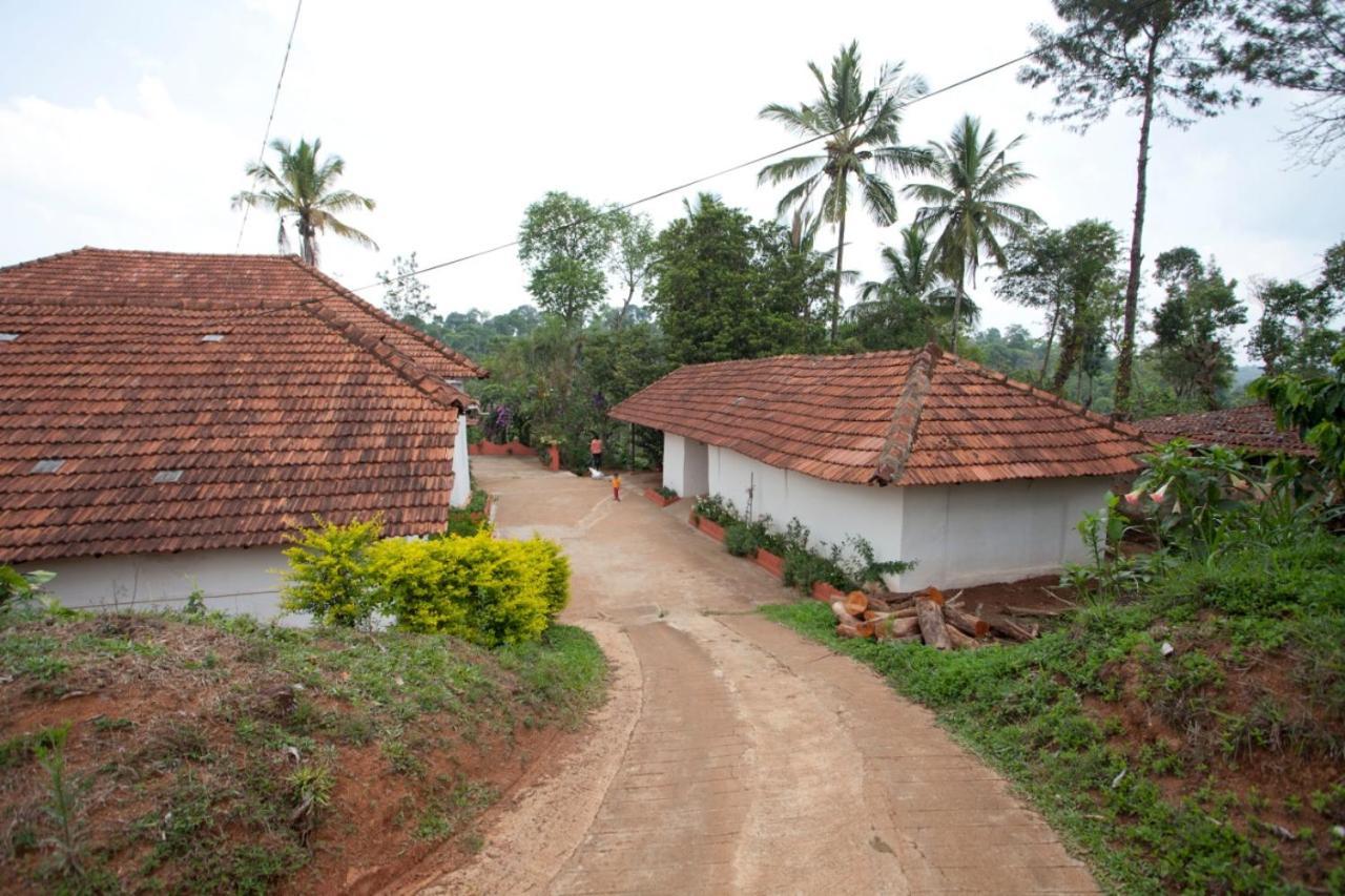 Sardar Bahadur'S Heritage Bungalow Estate Stay Napoklu Kültér fotó