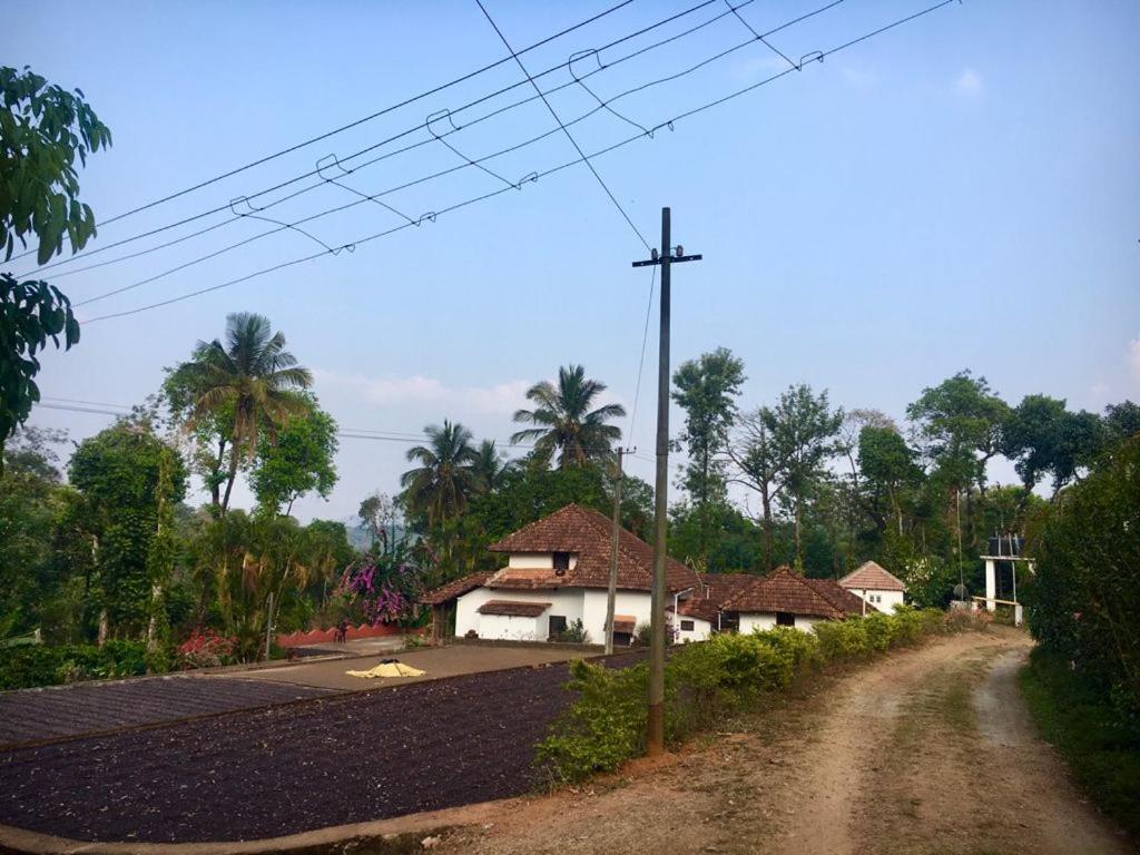 Sardar Bahadur'S Heritage Bungalow Estate Stay Napoklu Kültér fotó