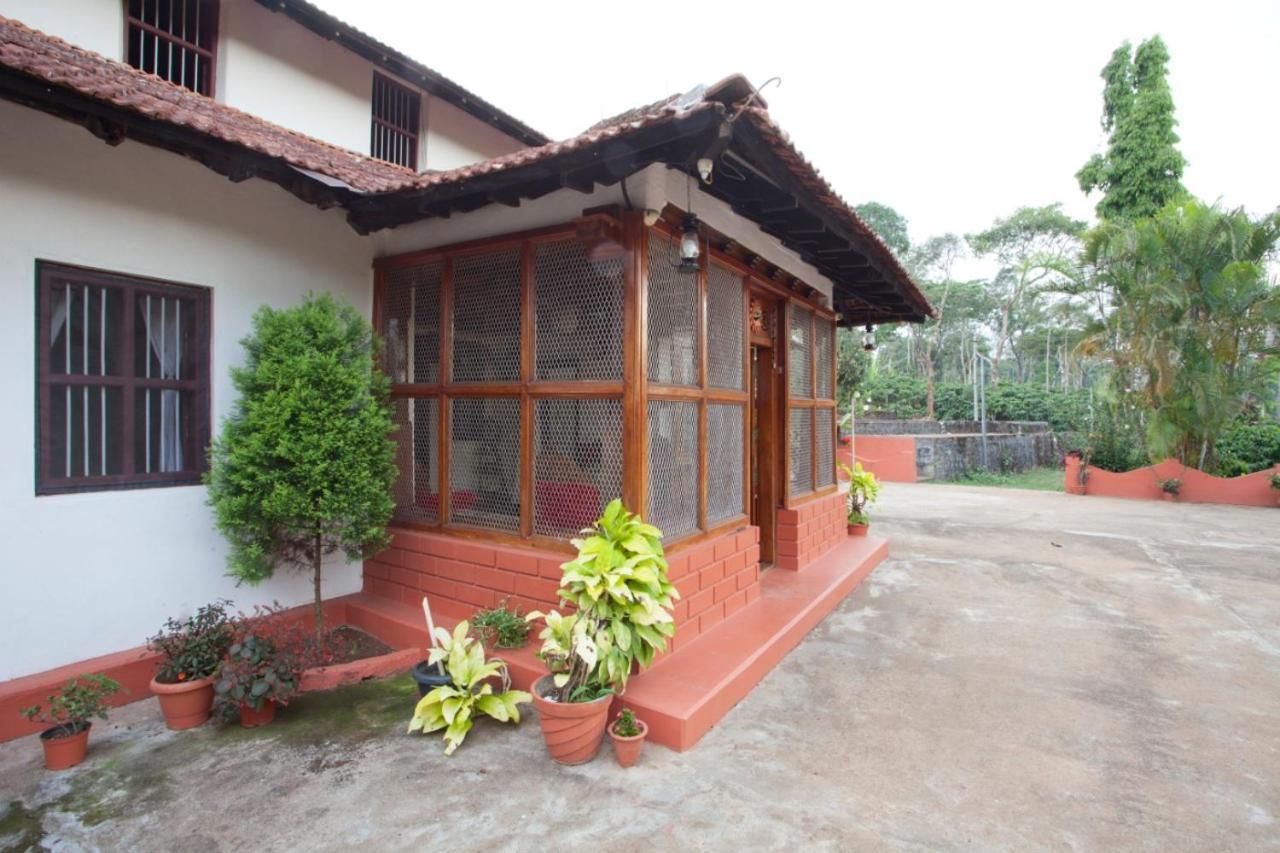 Sardar Bahadur'S Heritage Bungalow Estate Stay Napoklu Kültér fotó