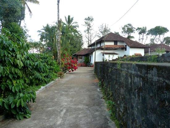 Sardar Bahadur'S Heritage Bungalow Estate Stay Napoklu Kültér fotó